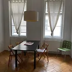 Wohnung Mit Wiener Flair